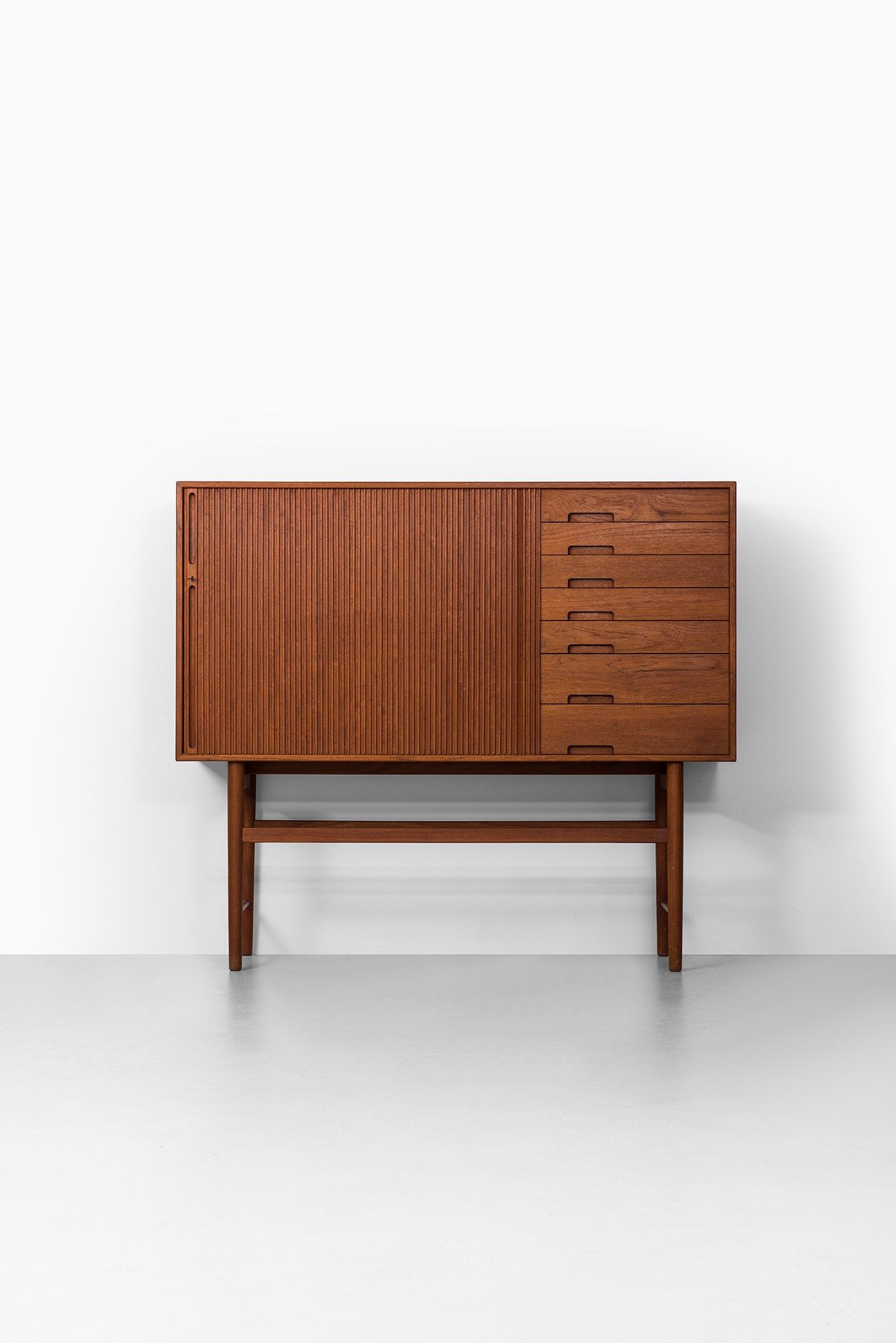 Mid-century modern furniture producer